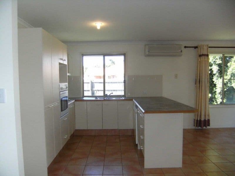 7 Hollyfern Court, OXENFORD QLD 4210, Oxenford - Thumbnail 4