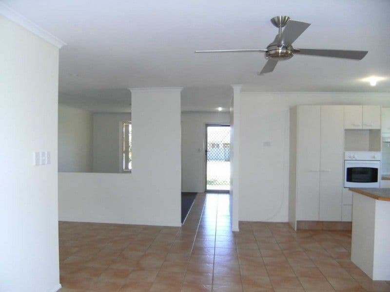 7 Hollyfern Court, OXENFORD QLD 4210, Oxenford - Thumbnail 7