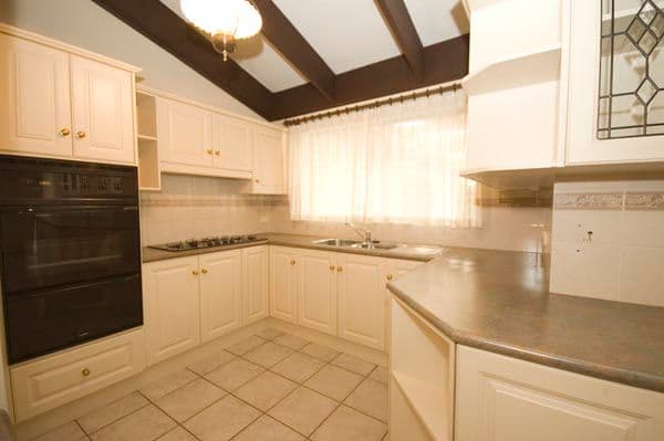 7 Greenfield Crescent, WEST LAKES SHORE SA 5020, West Lakes Shore - Thumbnail 2