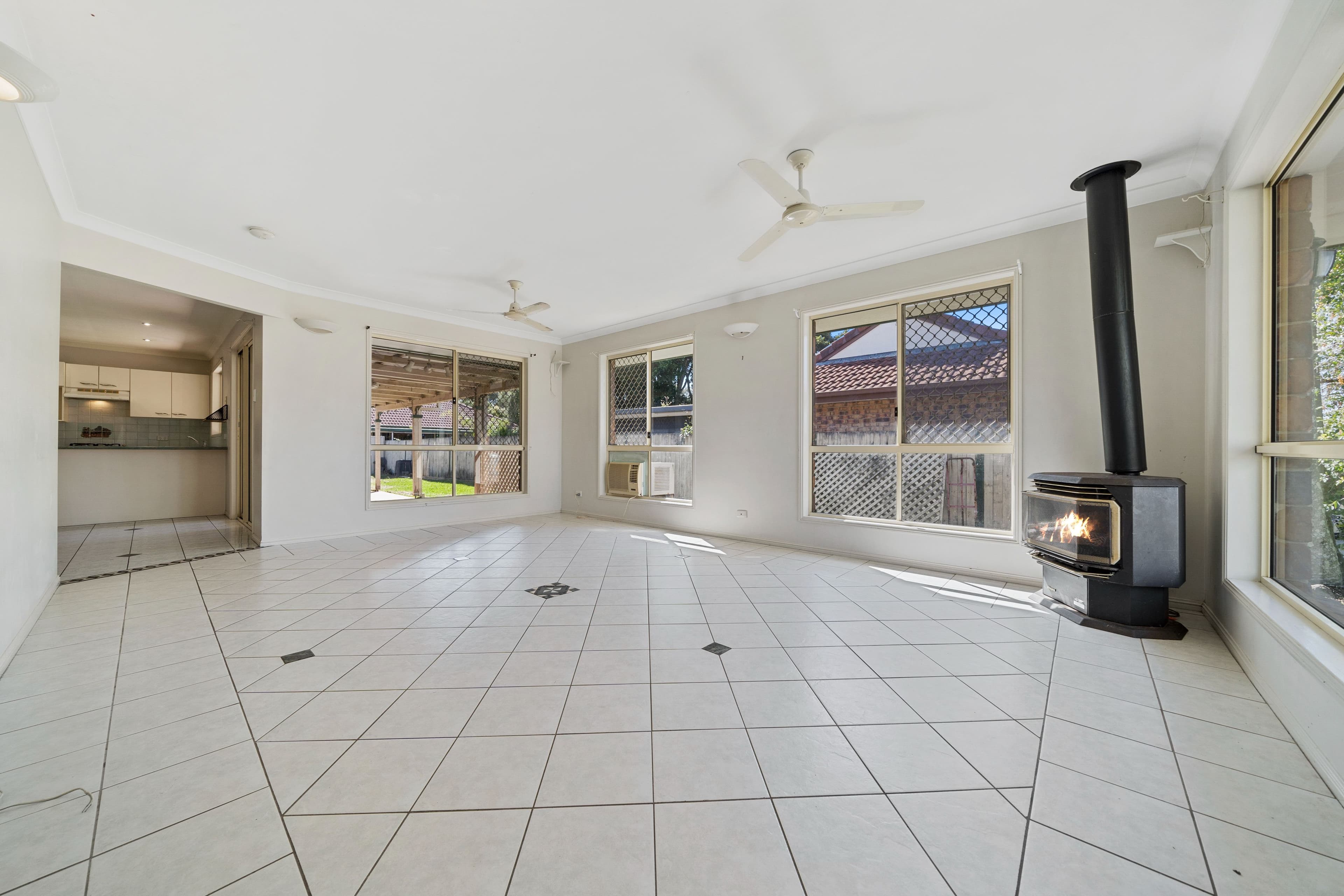 28 Tamborine Street, Loganholme QLD 4129, Loganholme - Thumbnail 2