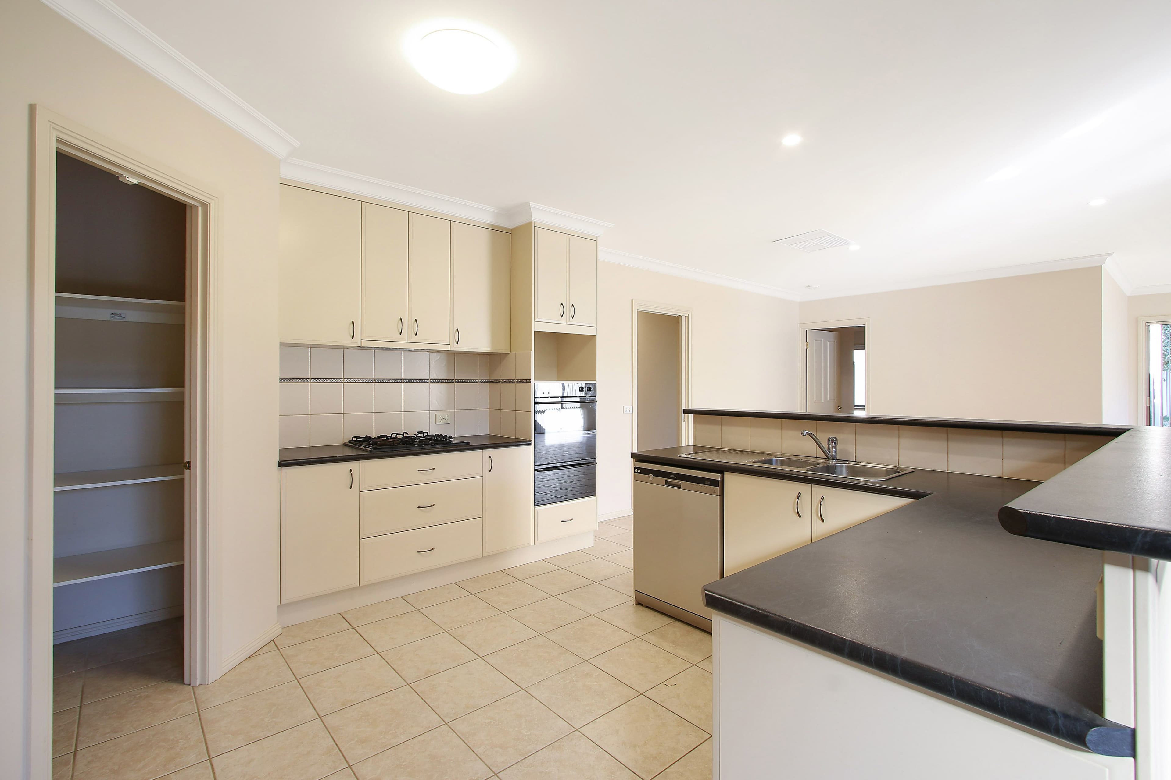 2 Sarah Court, West Wodonga VIC 3690, West Wodonga - Thumbnail 4