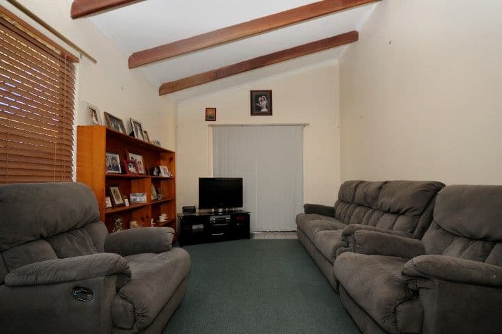17 Kratzmann Court, KEARNEYS SPRING QLD 4350, Kearneys Spring - Thumbnail 2