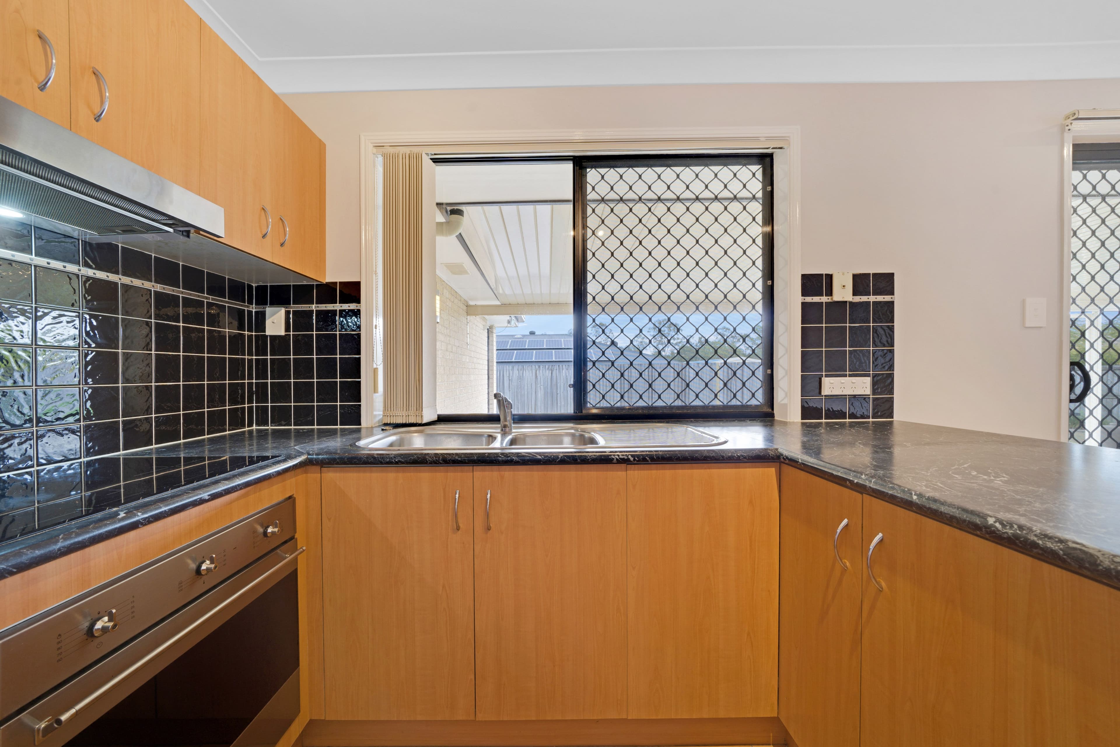 12 Lincoln Court, Heritage Park QLD 4118, Heritage Park - Thumbnail 5