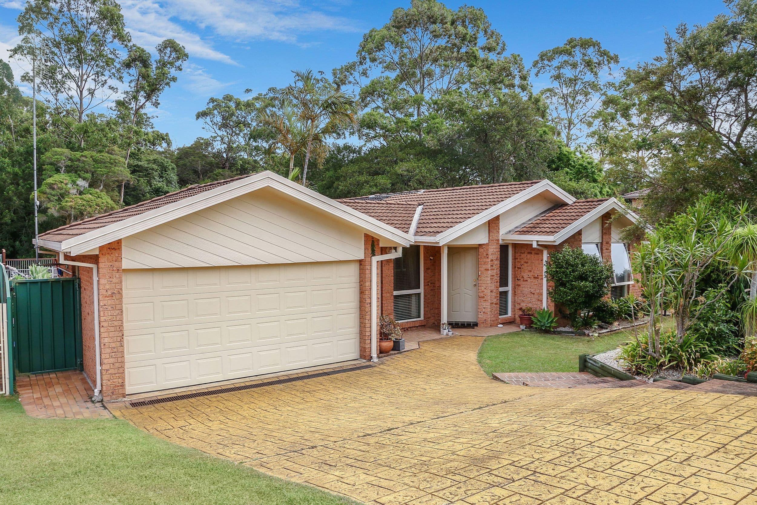 7 Judy Anne Close, Green Point - Image 1