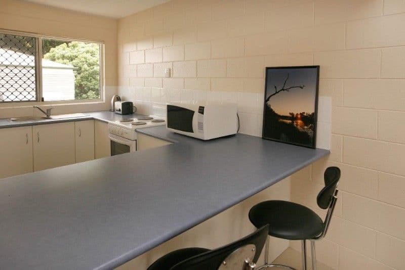 39 Armstrong Street, HERMIT PARK QLD 4812, Hermit Park - Thumbnail 4