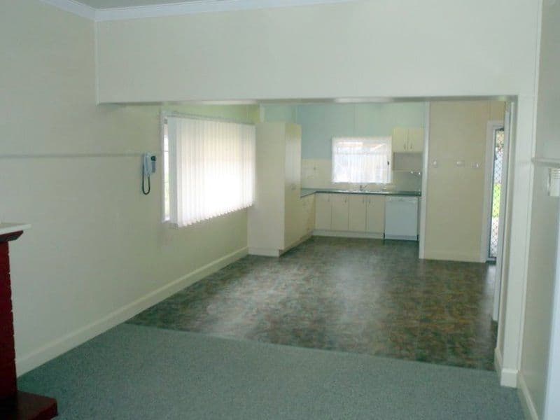 11 Burke Street, CHARLEVILLE QLD 4470, Charleville - Thumbnail 4