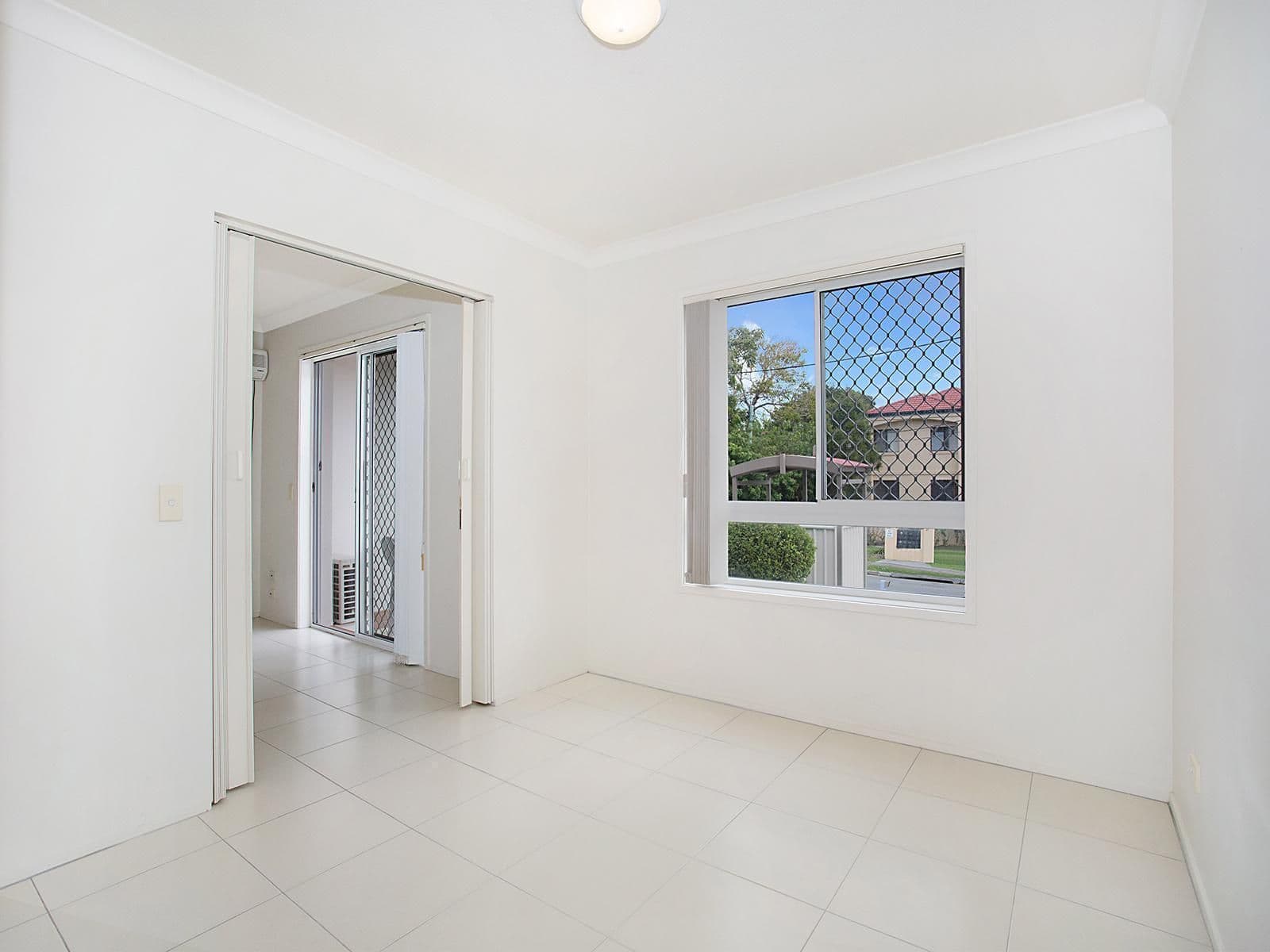 18 Lloyd Street, Southport QLD 4215, Southport - Thumbnail 4