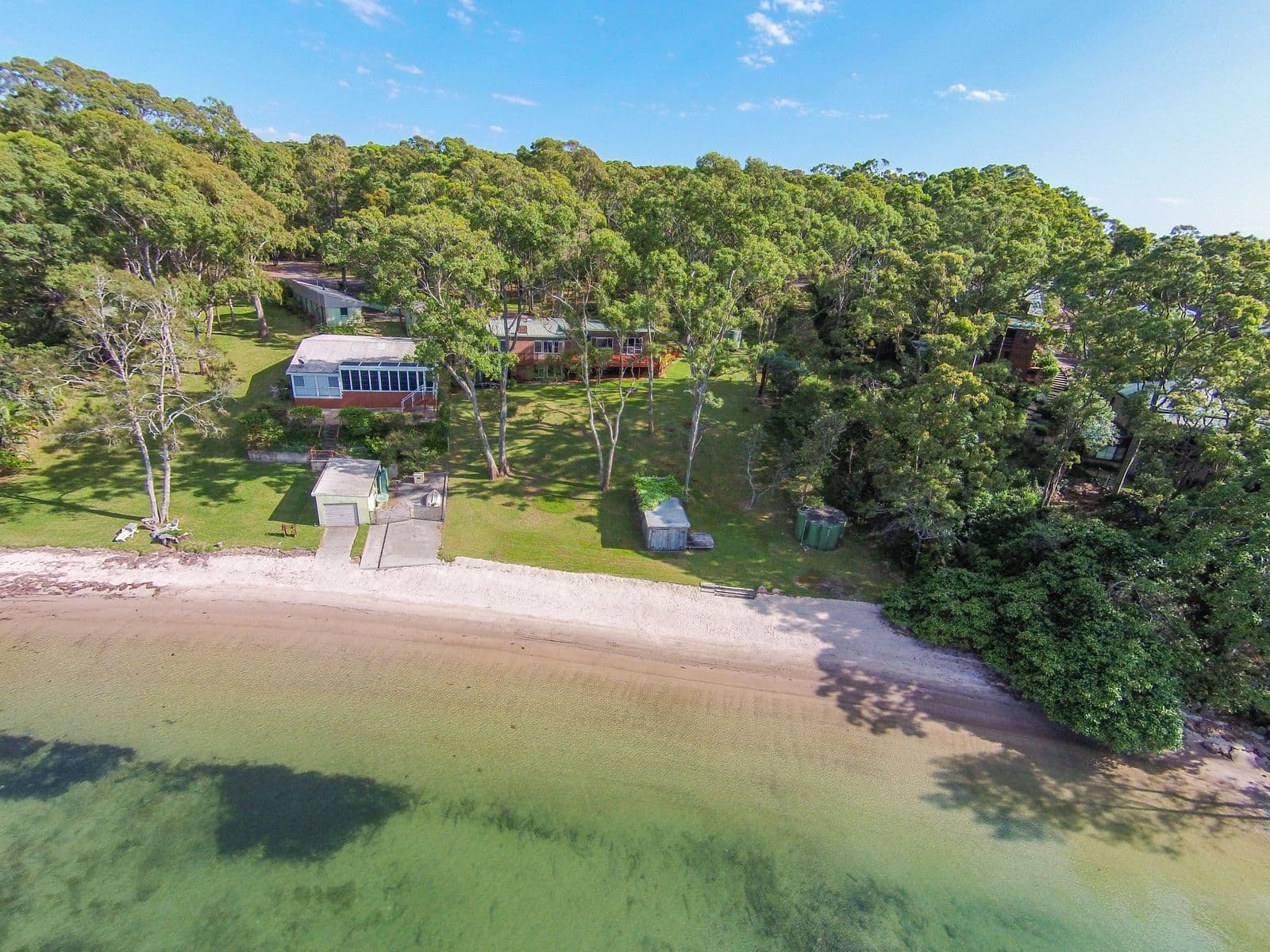 174 Cove Boulevard, North Arm Cove - Thumbnail 2