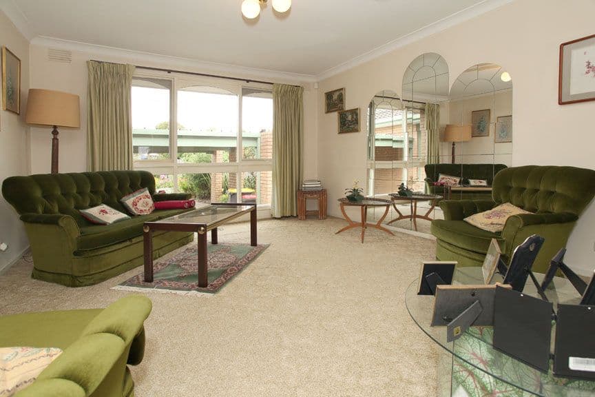 19 Lancelot Crescent, GLEN WAVERLEY VIC 3150, Glen Waverley - Thumbnail 2