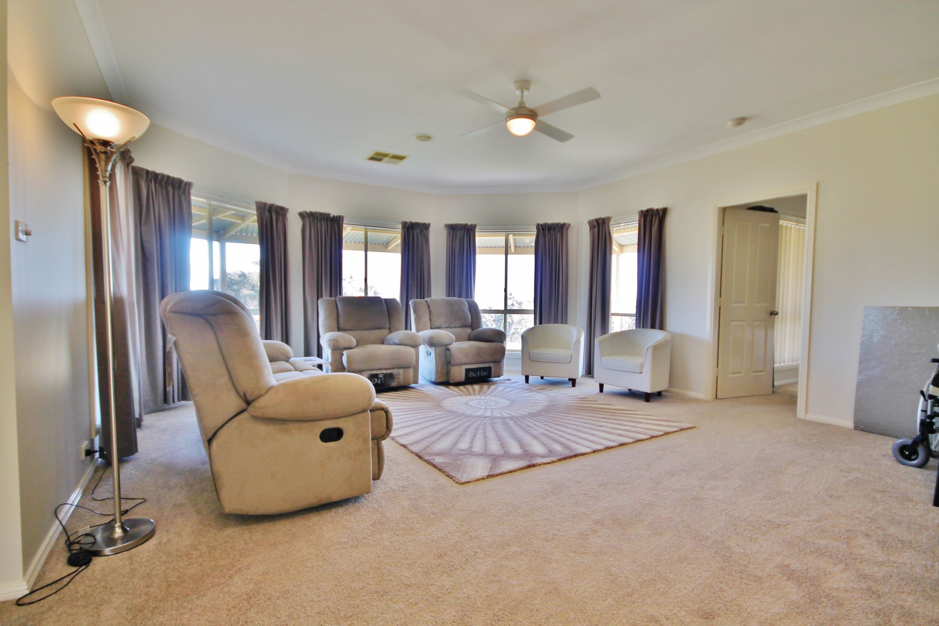39 Burrows Road, Young NSW 2594, Young - Thumbnail 3