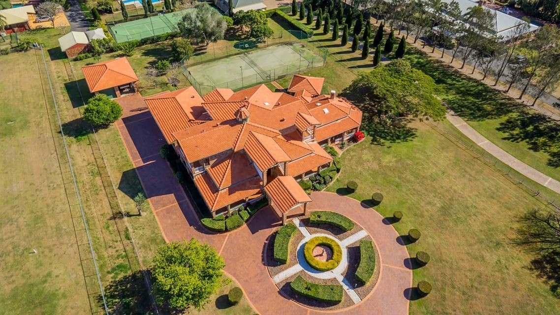16 Neville Road, BRIDGEMAN DOWNS QLD 4035, Bridgeman Downs - Thumbnail 2