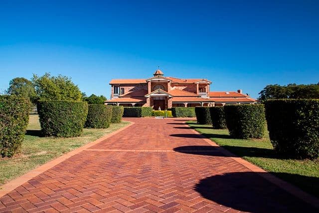 16 Neville Road, BRIDGEMAN DOWNS QLD 4035, Bridgeman Downs - Thumbnail 4