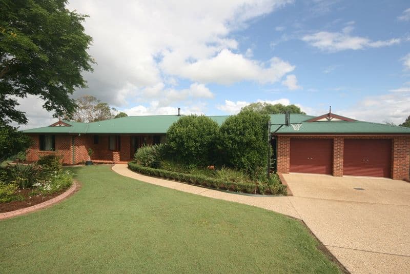 8 Grevillia Drive, Waterview Heights - Image 1