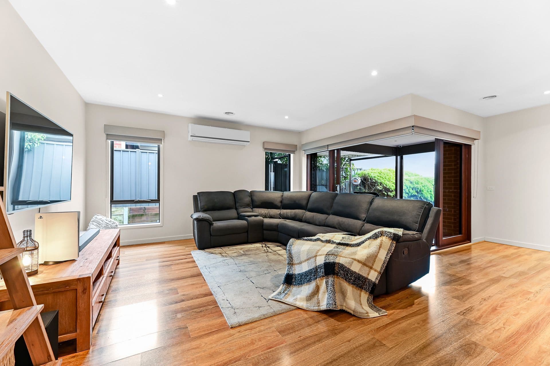 14 Bonneville Parade, Pakenham VIC 3810, Pakenham - Thumbnail 3