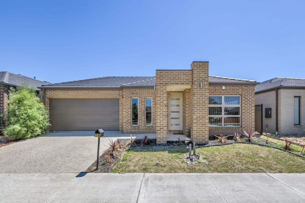 19 Gunther Way, Epping VIC 3076, Epping - Image 1