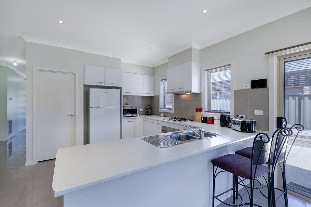 19 Gunther Way, Epping VIC 3076, Epping - Thumbnail 2