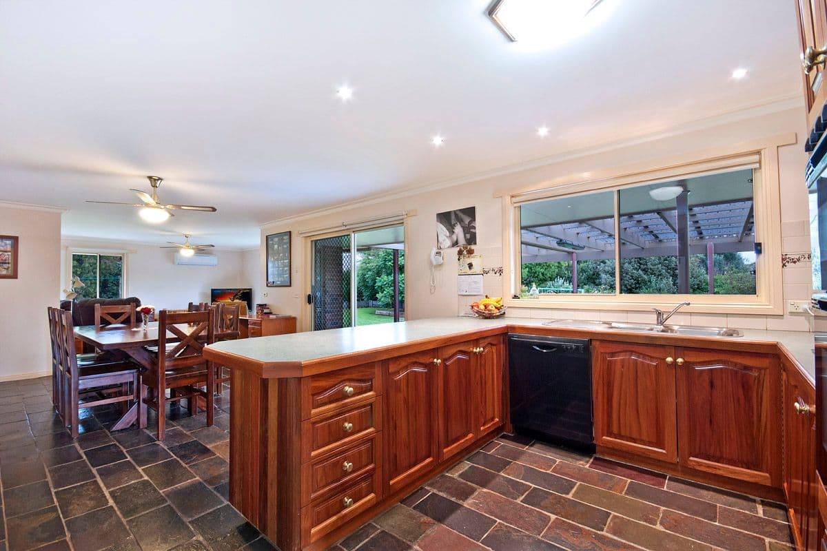 9 Clarke Street, Koroit VIC 3282, Koroit - Thumbnail 2