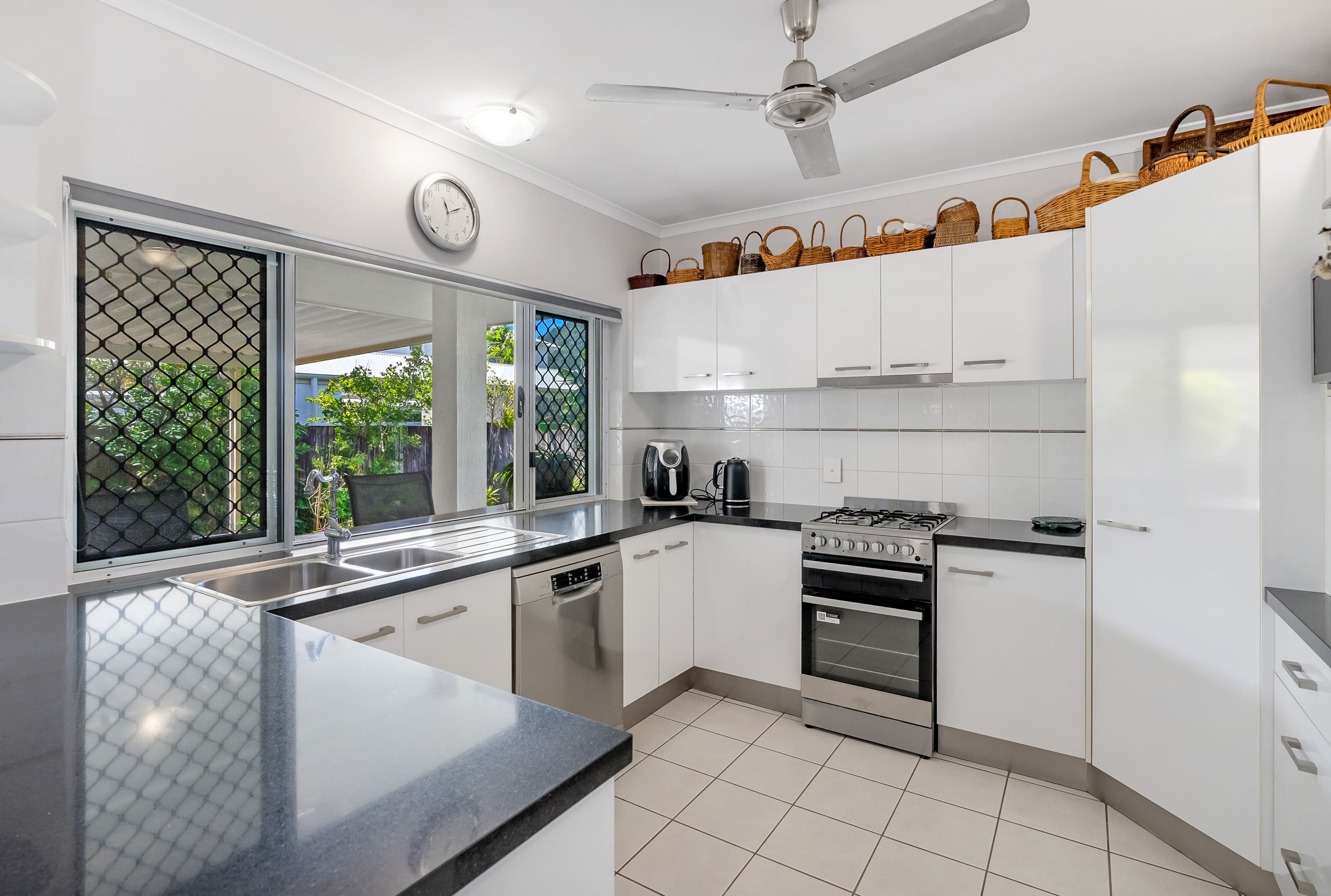 16 Oyster Court, Trinity Beach QLD 4879, Trinity Beach - Thumbnail 4