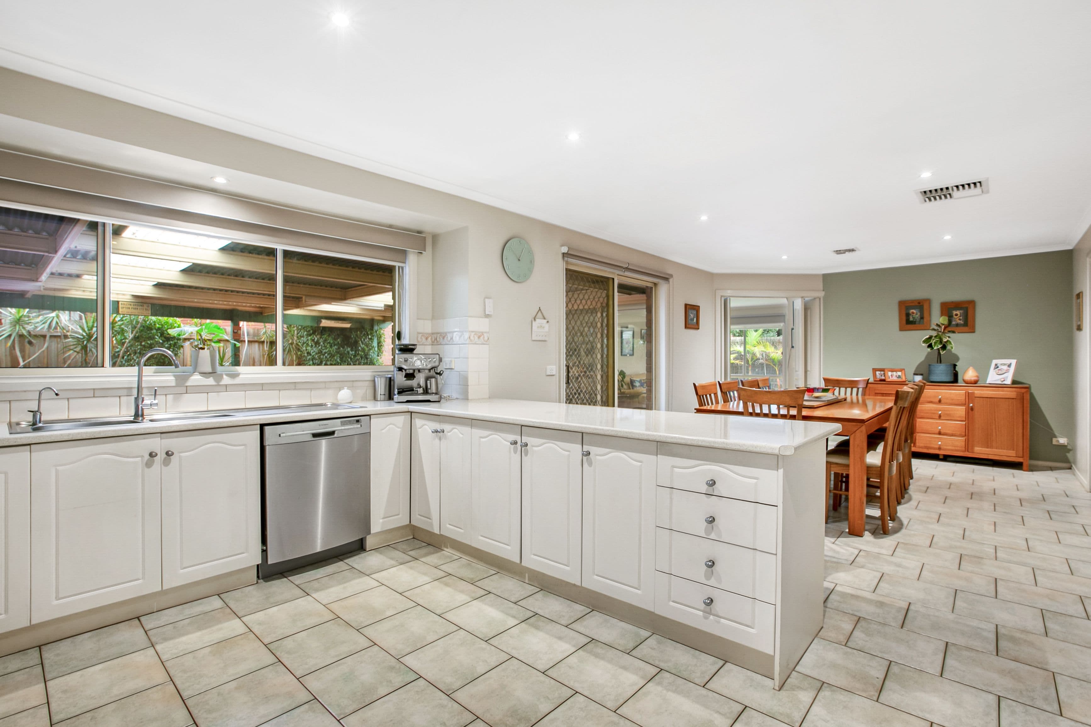 15 Manuka Court, Mill Park VIC 3082, Mill Park - Thumbnail 3