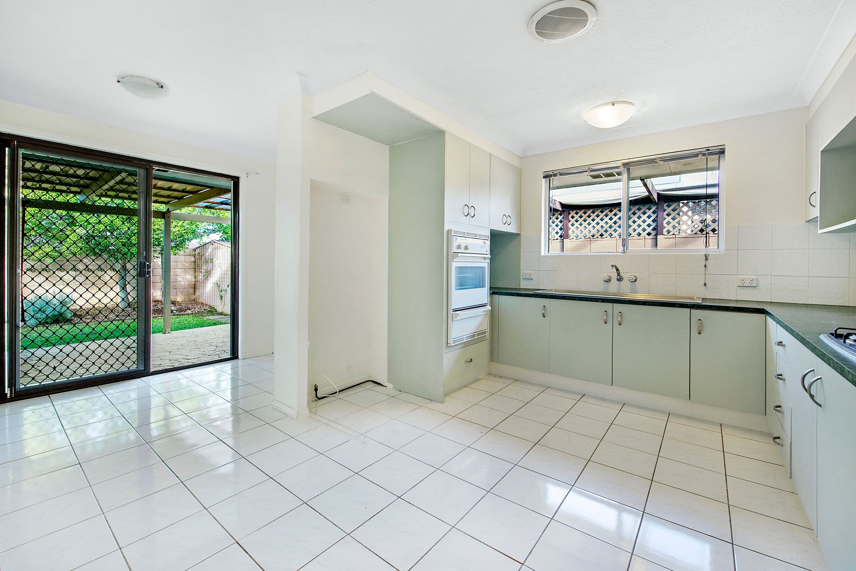 15 Tecoma Street, Southport QLD 4215, Southport - Thumbnail 3