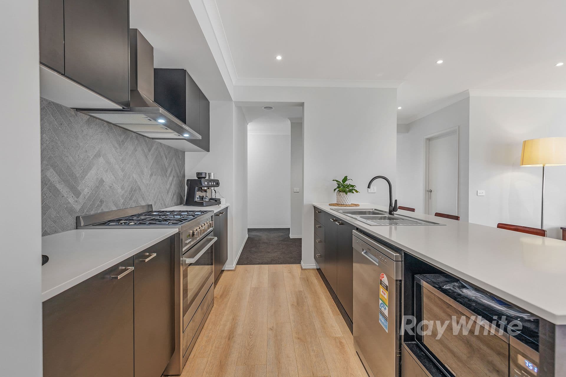 9 Gaze Avenue, Echuca VIC 3564, Echuca - Thumbnail 4