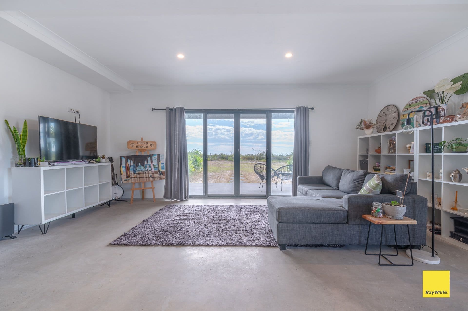 282 SEAVIEW Drive, Karakin WA 6044, Karakin - Thumbnail 3