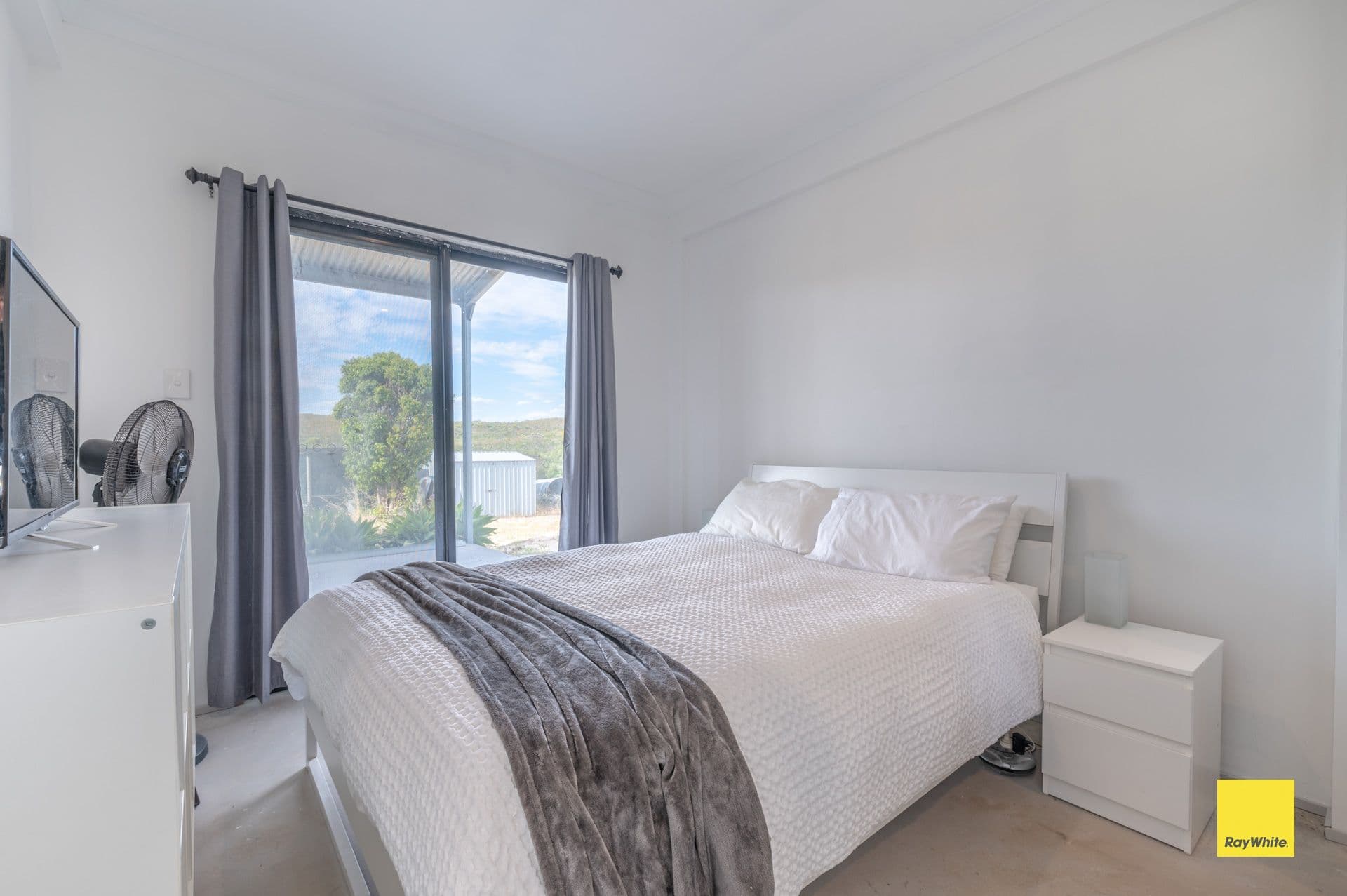 282 SEAVIEW Drive, Karakin WA 6044, Karakin - Thumbnail 8