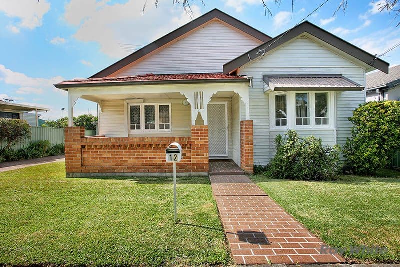 12 Mount Avenue, Roselands - Thumbnail 2