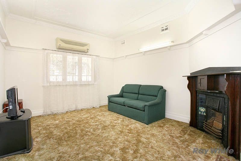 12 Mount Avenue, Roselands - Thumbnail 3