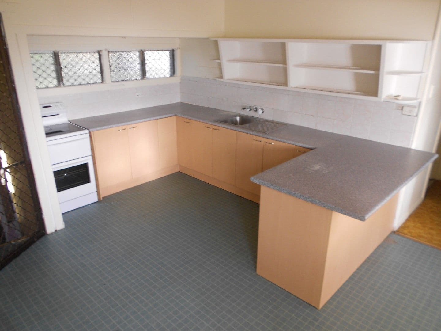 2 Barber Street, BUNDABERG NORTH QLD 4670, Bundaberg North - Thumbnail 4