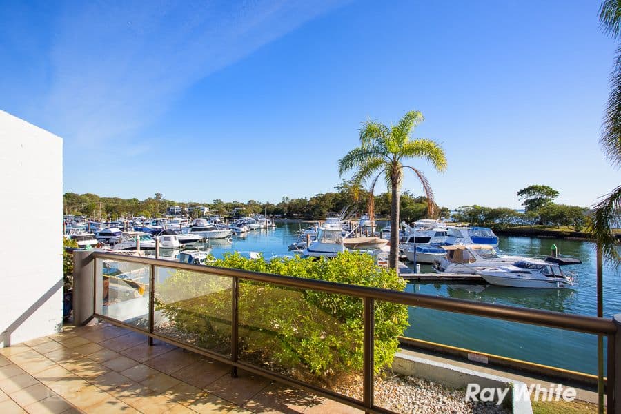 9-11 Spinnaker Drive, SANDSTONE POINT QLD 4511, Sandstone Point - Thumbnail 2