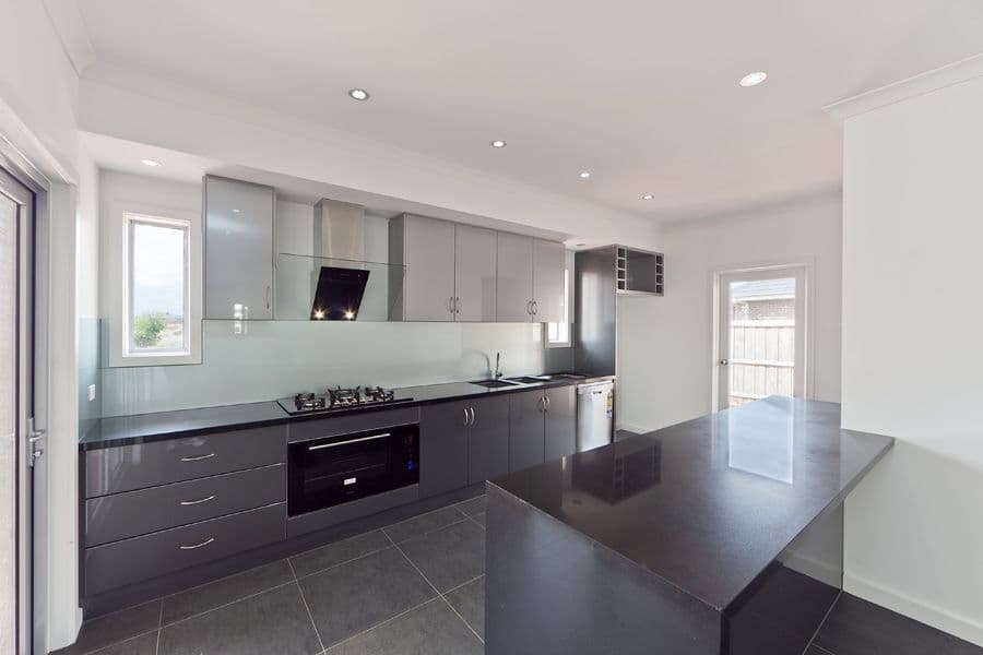 18 Castlemaine Drive, EYNESBURY VIC 3338, Eynesbury - Thumbnail 2
