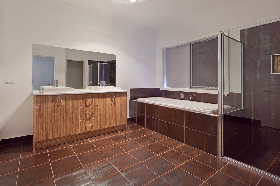 18 Castlemaine Drive, EYNESBURY VIC 3338, Eynesbury - Thumbnail 5