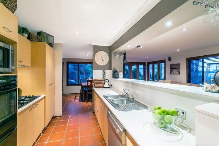 6 Wuruma Court, Elanora QLD 4221, Elanora - Thumbnail 4