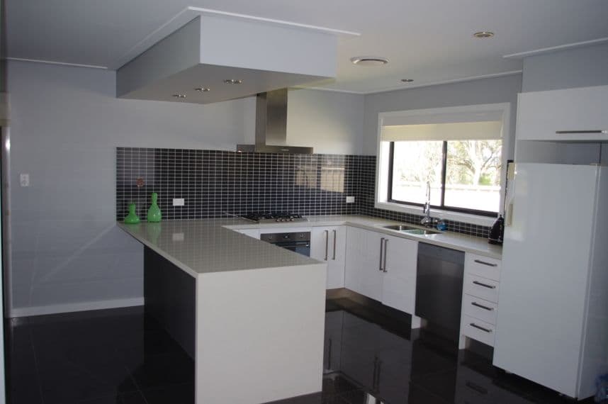 6 Stainfield Drive, INVERELL NSW 2360, Inverell - Thumbnail 2