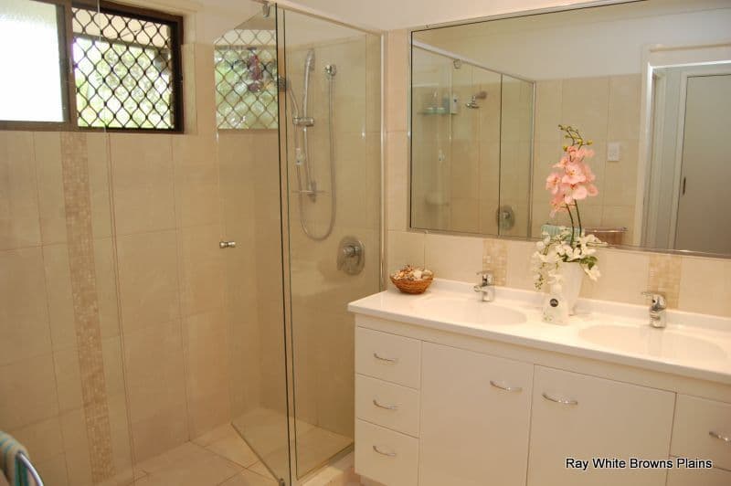114 Crest Road, GREENBANK QLD 4124, Greenbank - Thumbnail 3