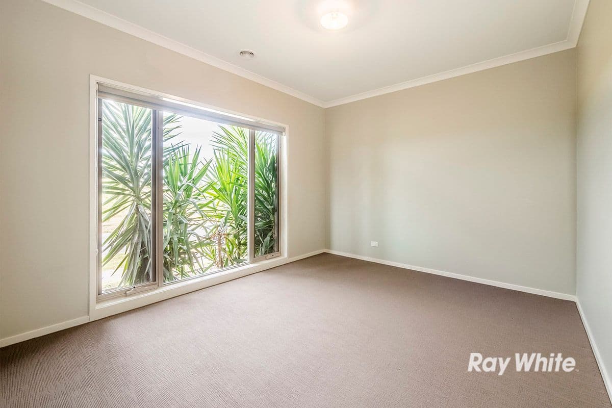 5 Maeve Circuit, Clyde North VIC 3978, Clyde North - Thumbnail 2