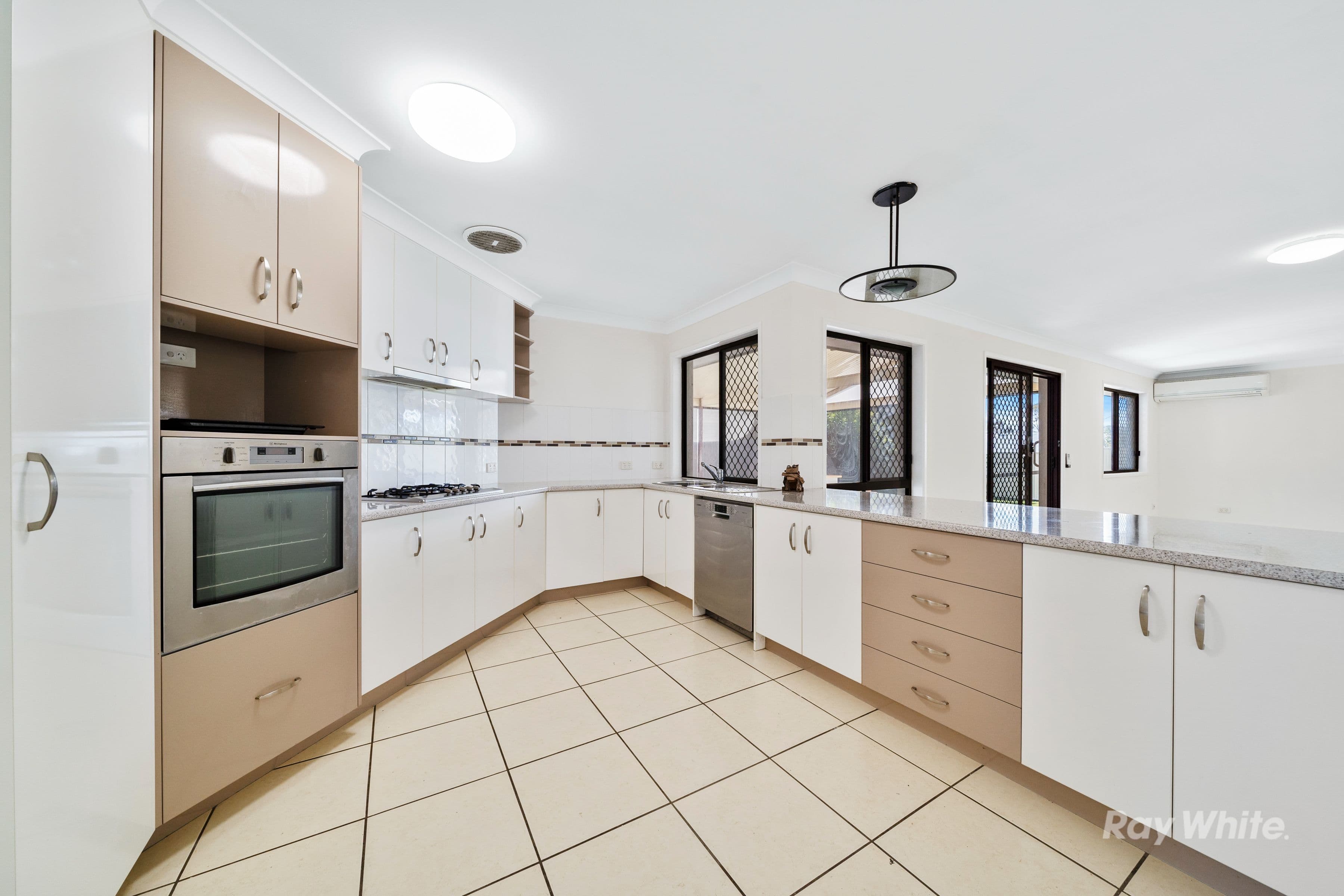 8 Hadley Court, Boronia Heights QLD 4124, Boronia Heights - Thumbnail 4
