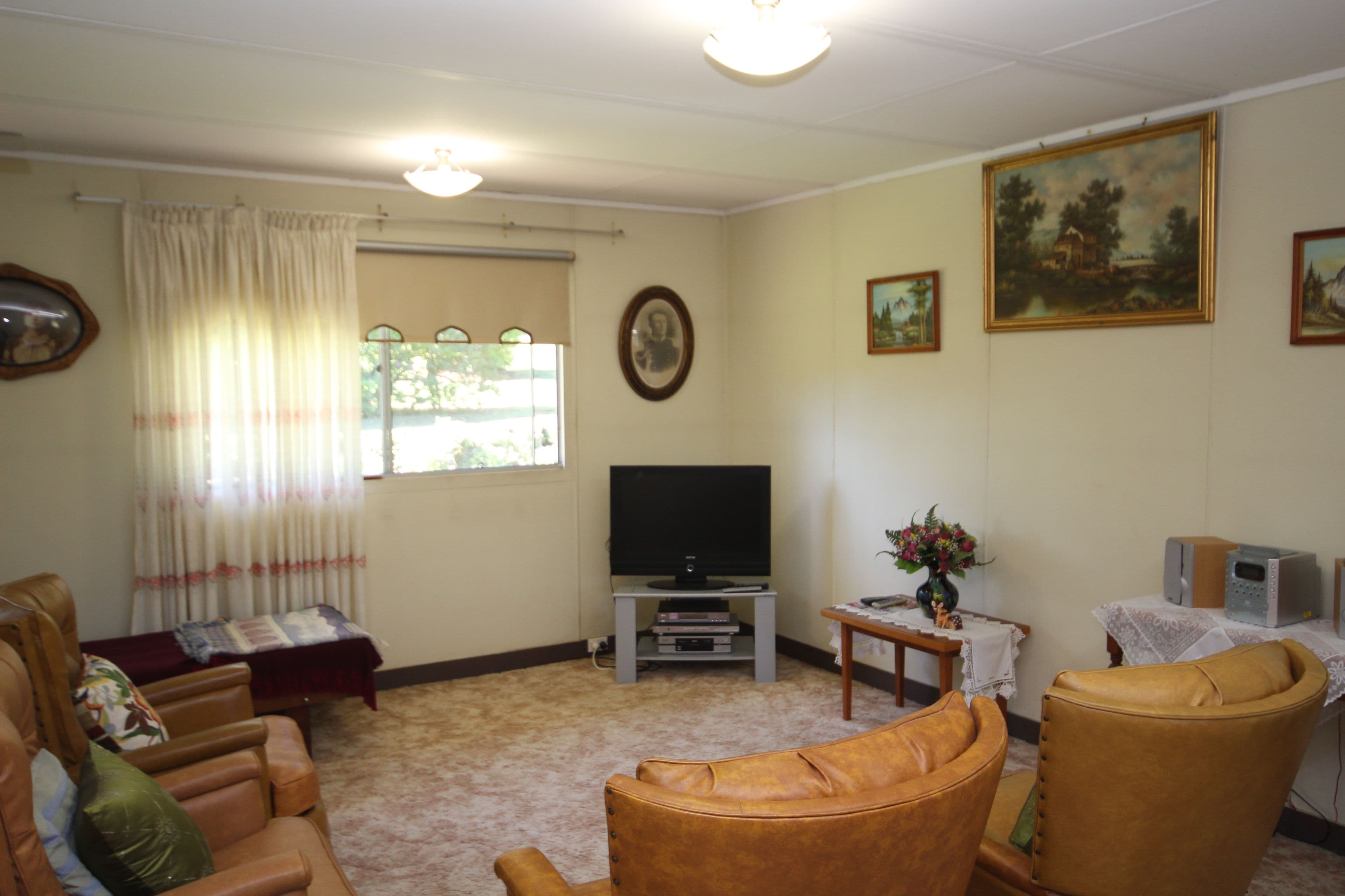 16 Barrs Road, Glass House Mountains QLD 4518, Glass House Mountains - Thumbnail 2