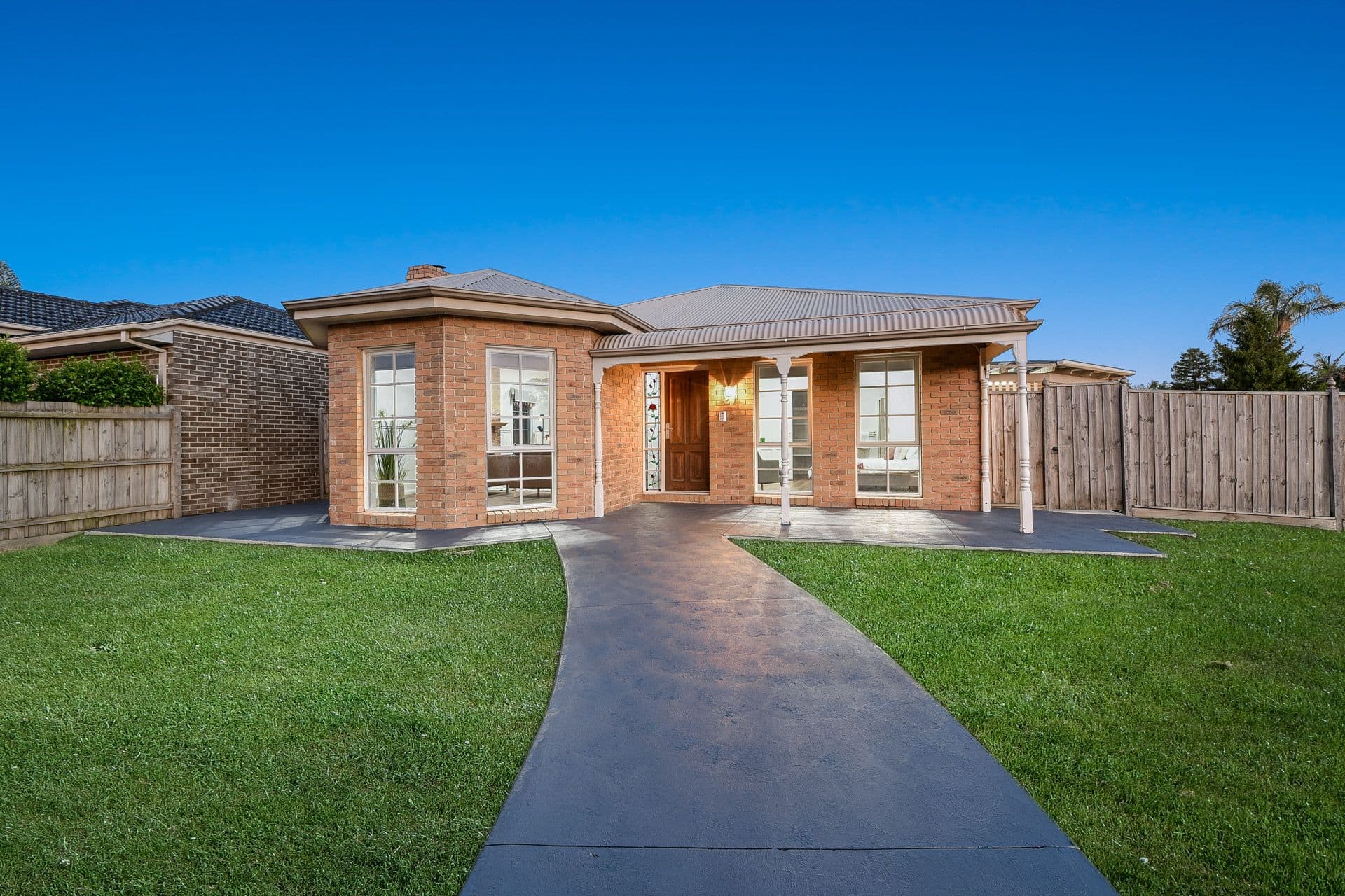 21 Willslie Crescent, Berwick VIC 3806, Berwick - Thumbnail 2