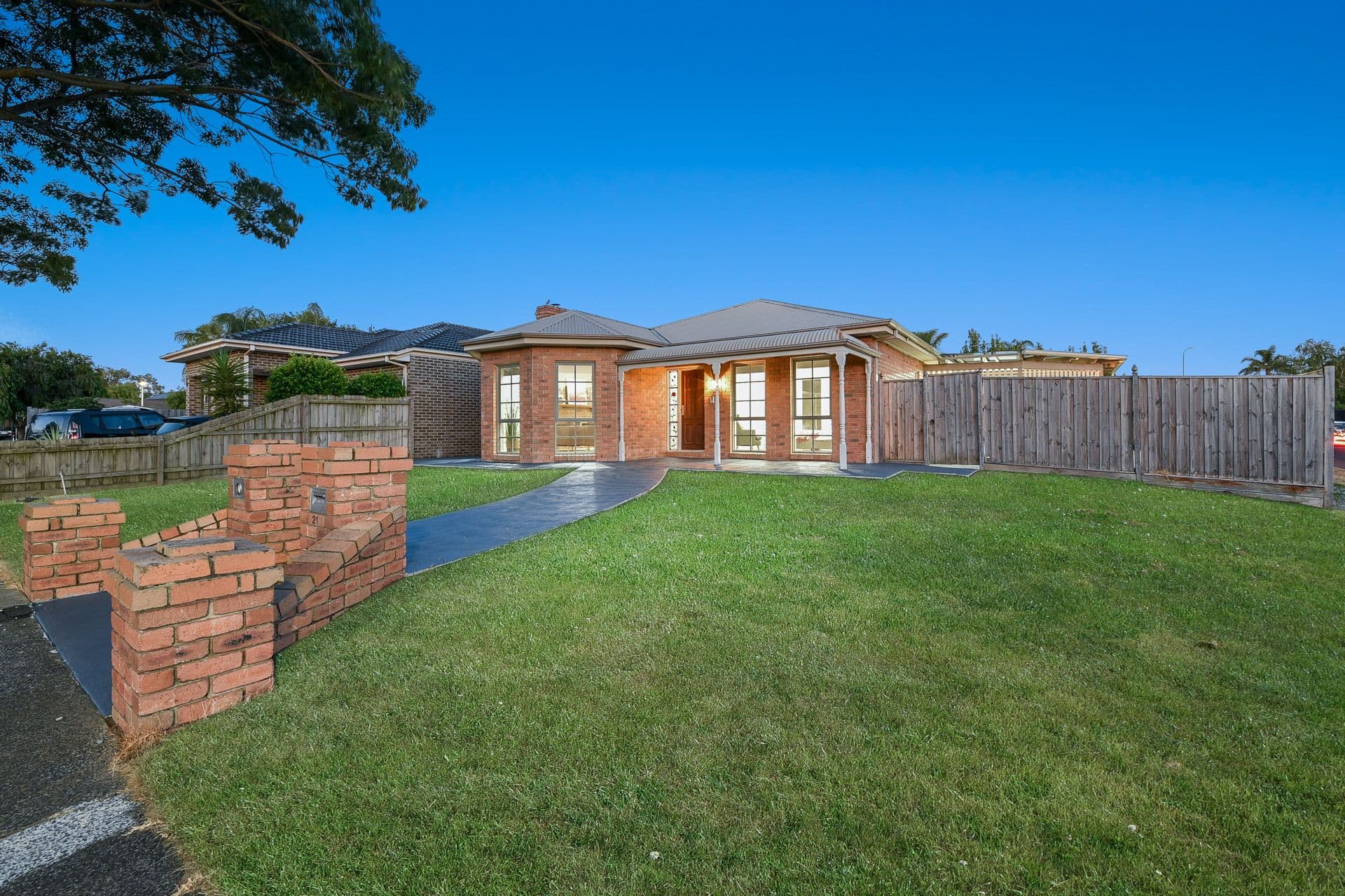 21 Willslie Crescent, Berwick VIC 3806, Berwick - Thumbnail 3