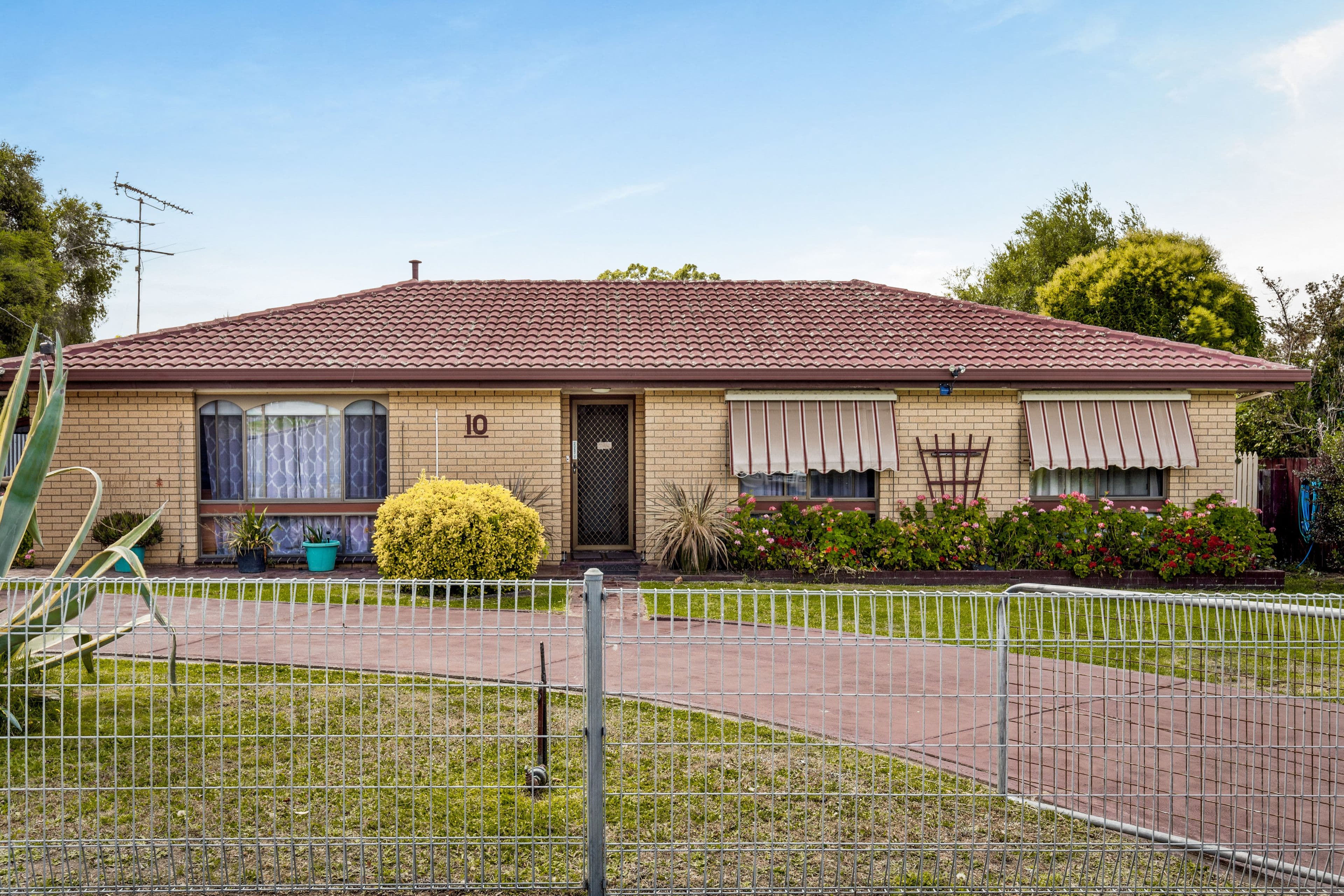 10 Atkins Road, Pakenham VIC 3810, Pakenham - Thumbnail 2