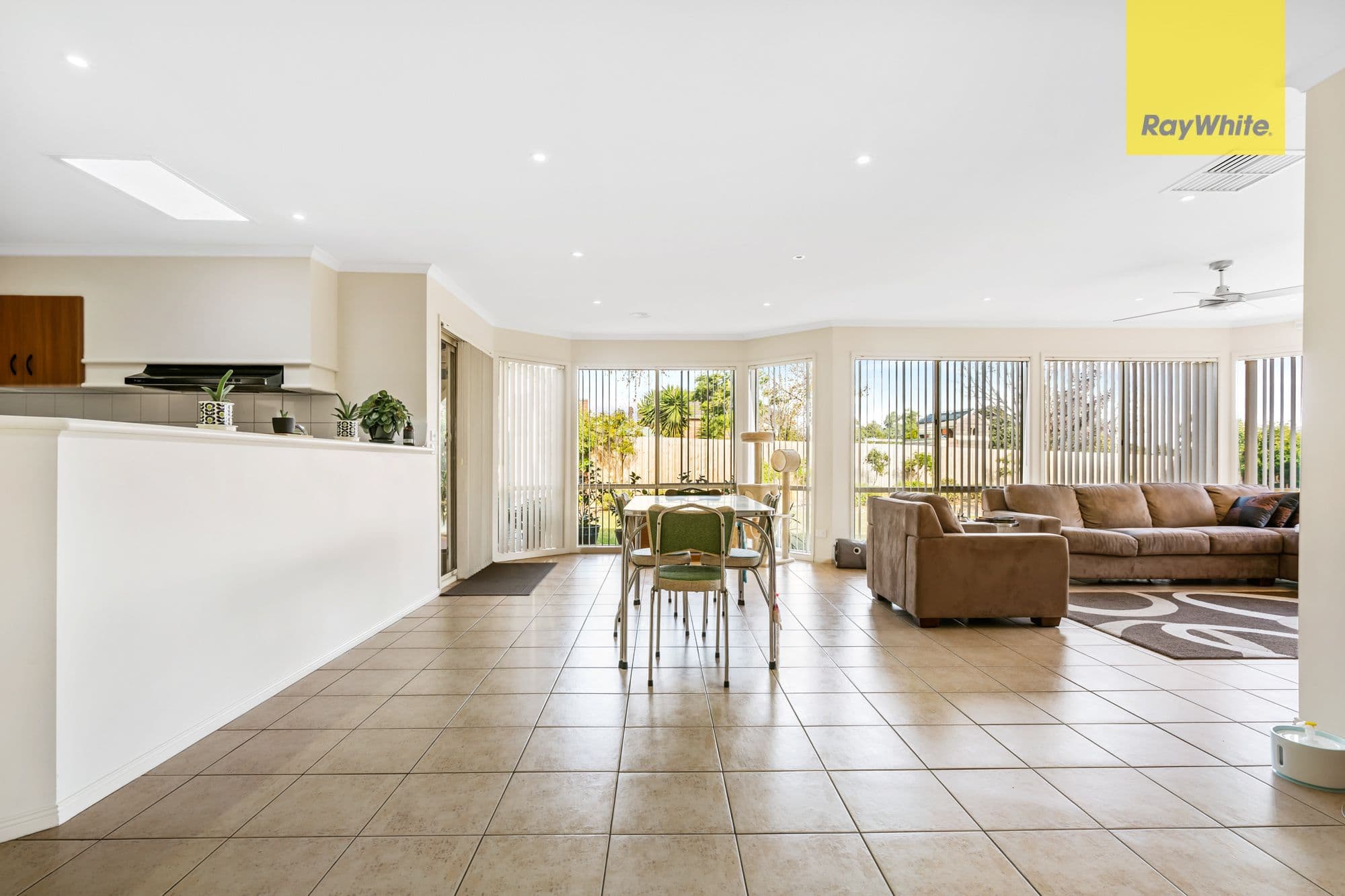 35 Perceval Crescent, Taylors Lakes VIC 3038, Taylors Lakes - Thumbnail 3