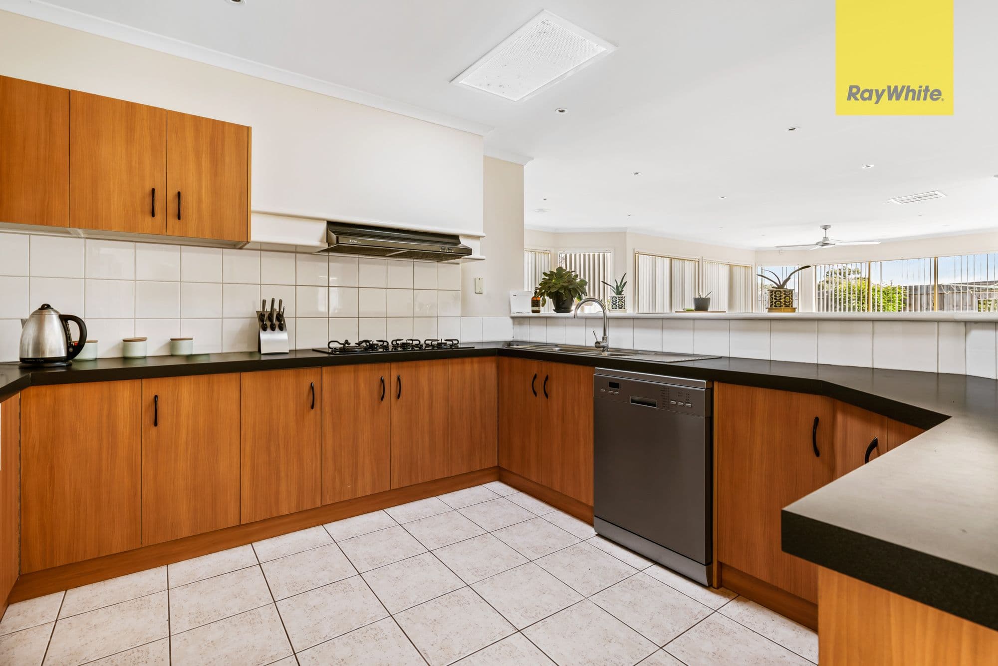 35 Perceval Crescent, Taylors Lakes VIC 3038, Taylors Lakes - Thumbnail 7