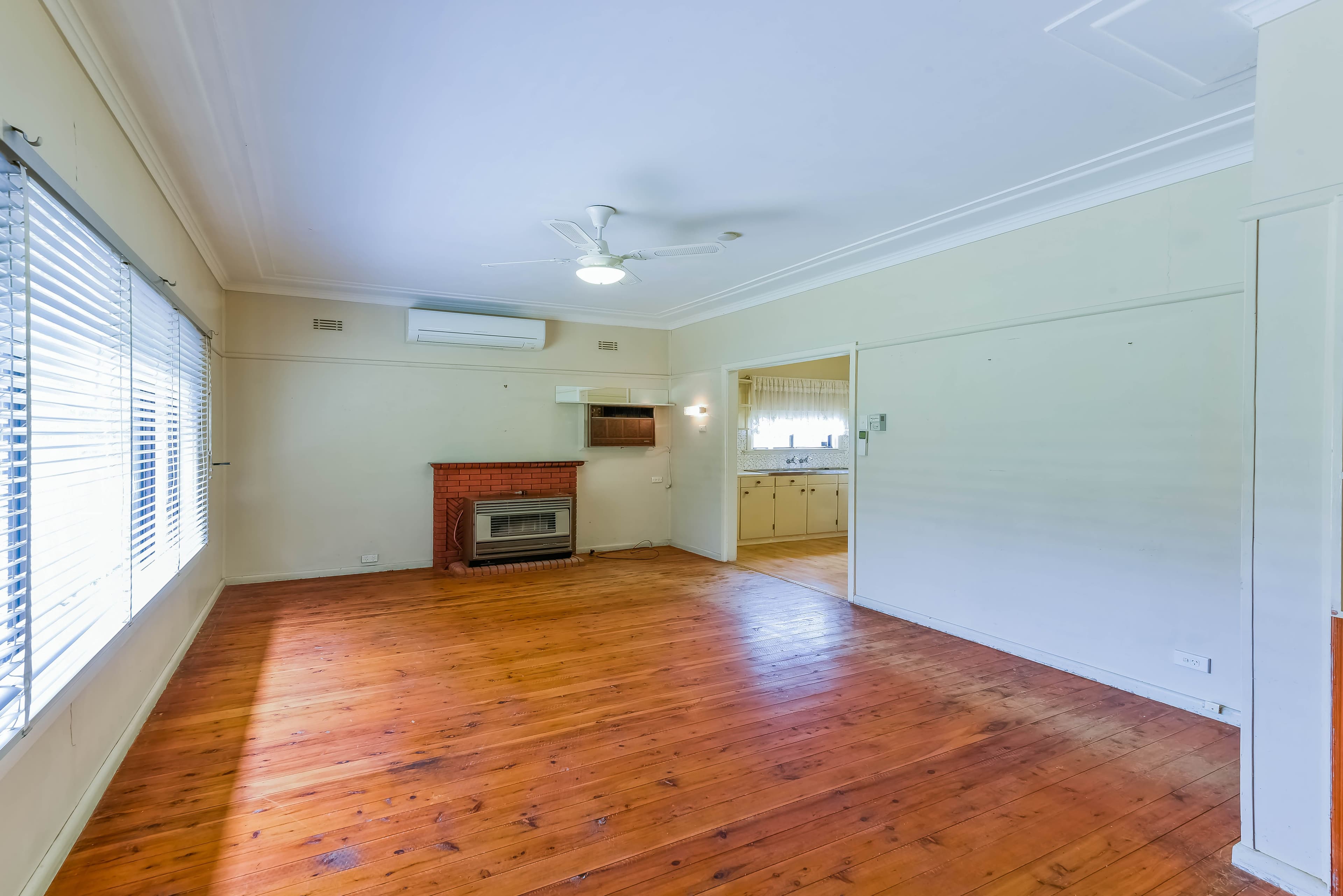 111 East Parade, Buxton - Thumbnail 3