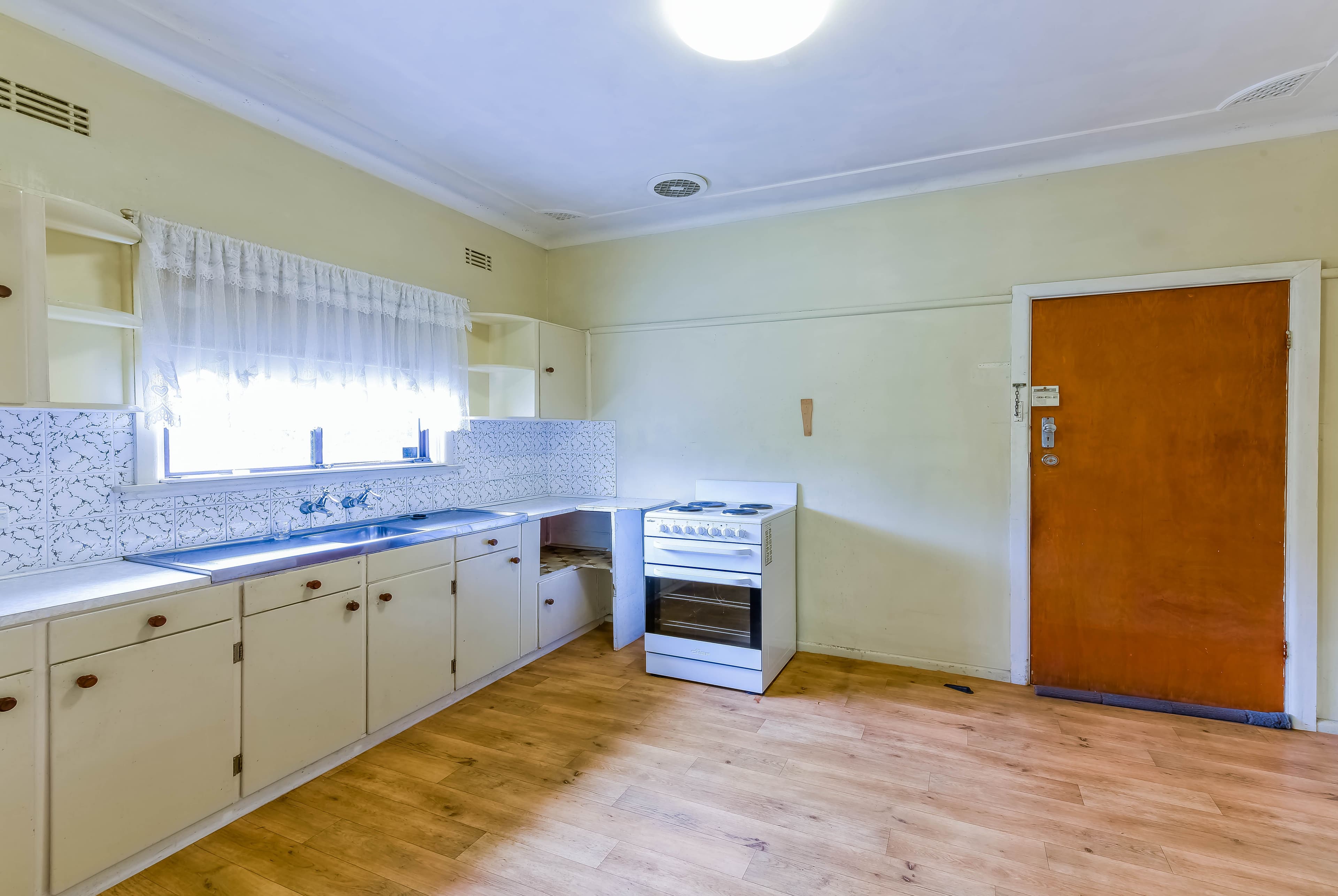 111 East Parade, Buxton - Thumbnail 4