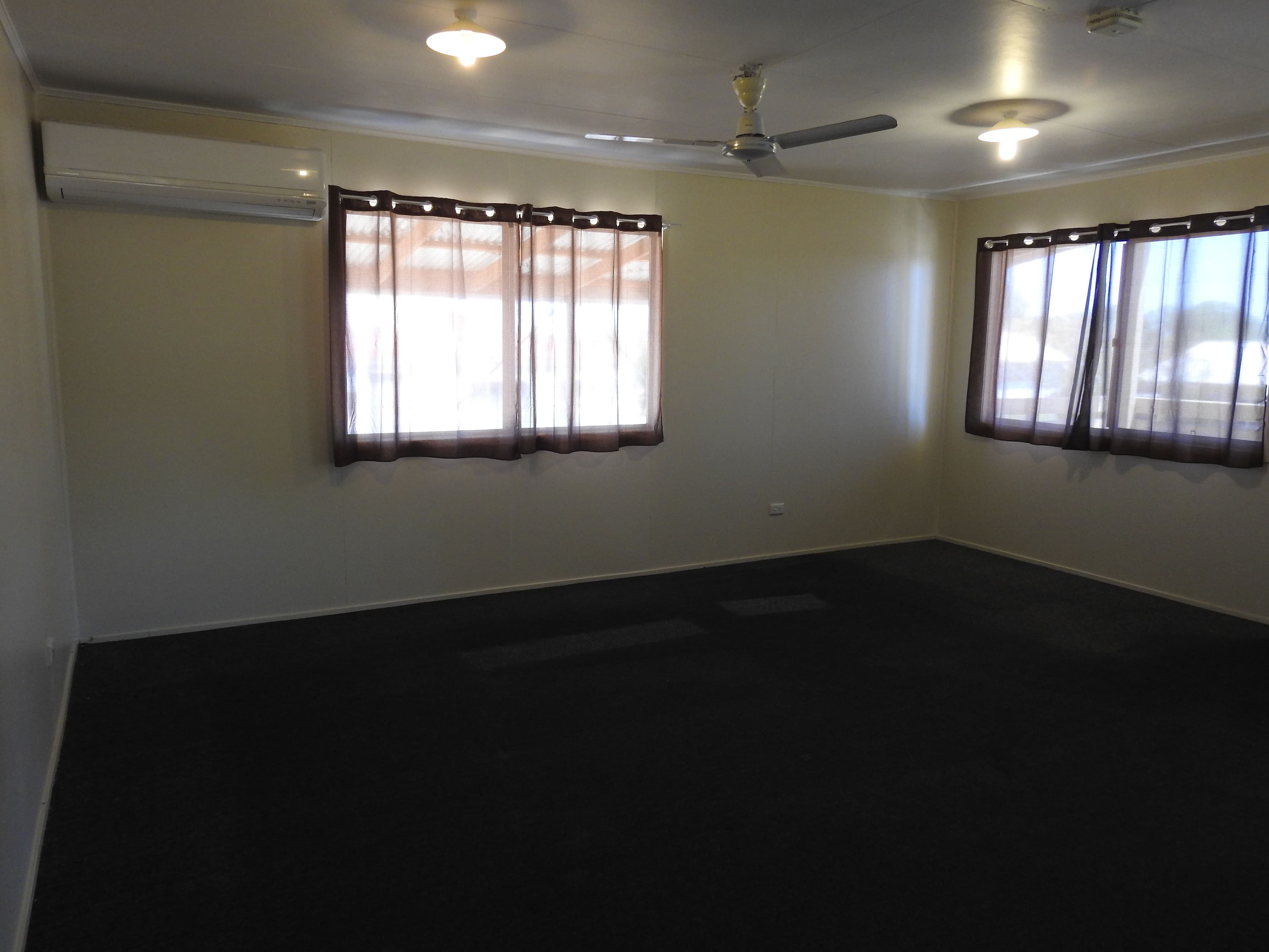 27 Cypress Street, Barcaldine QLD 4725, Barcaldine - Thumbnail 3