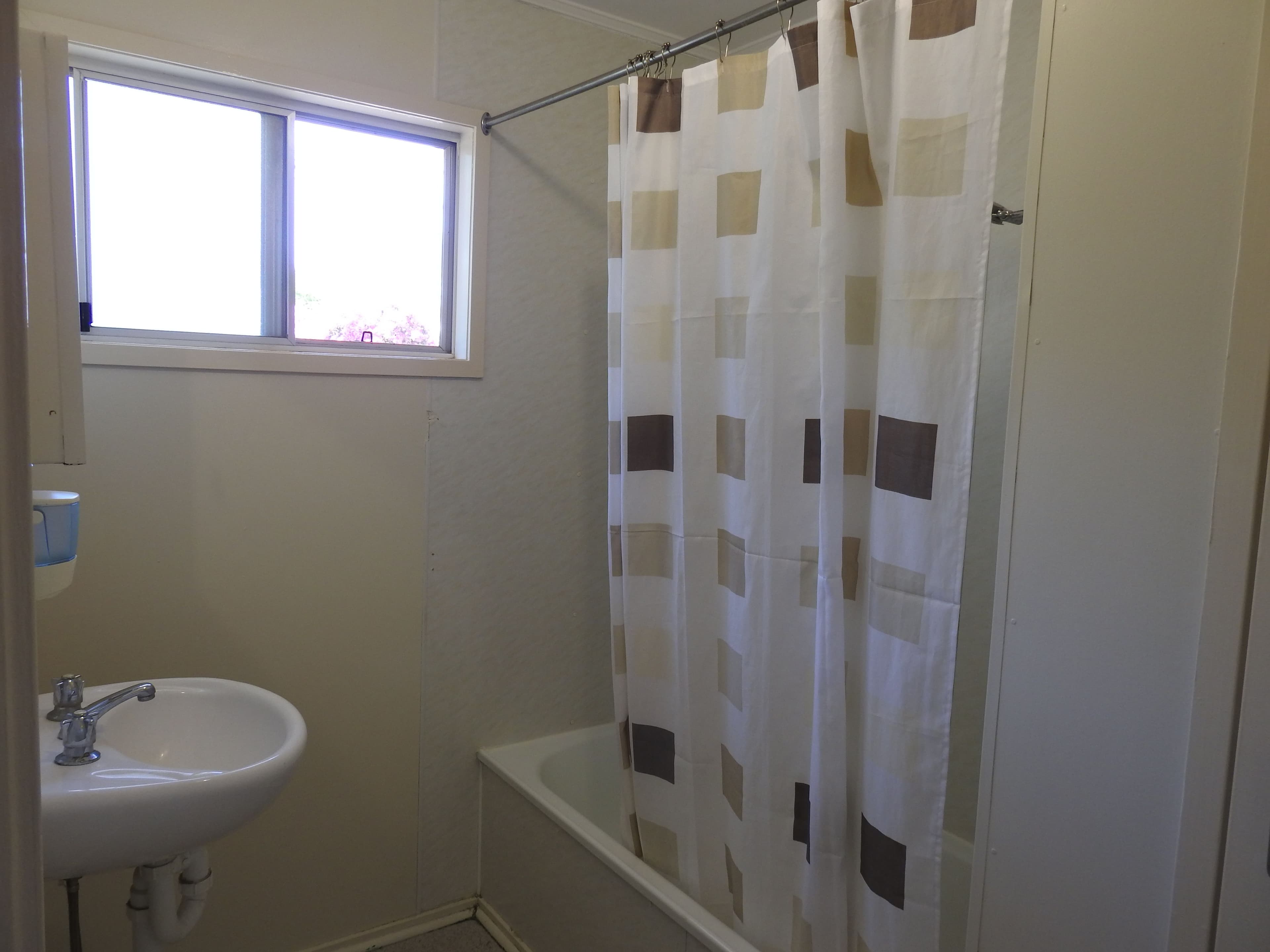 27 Cypress Street, Barcaldine QLD 4725, Barcaldine - Thumbnail 4