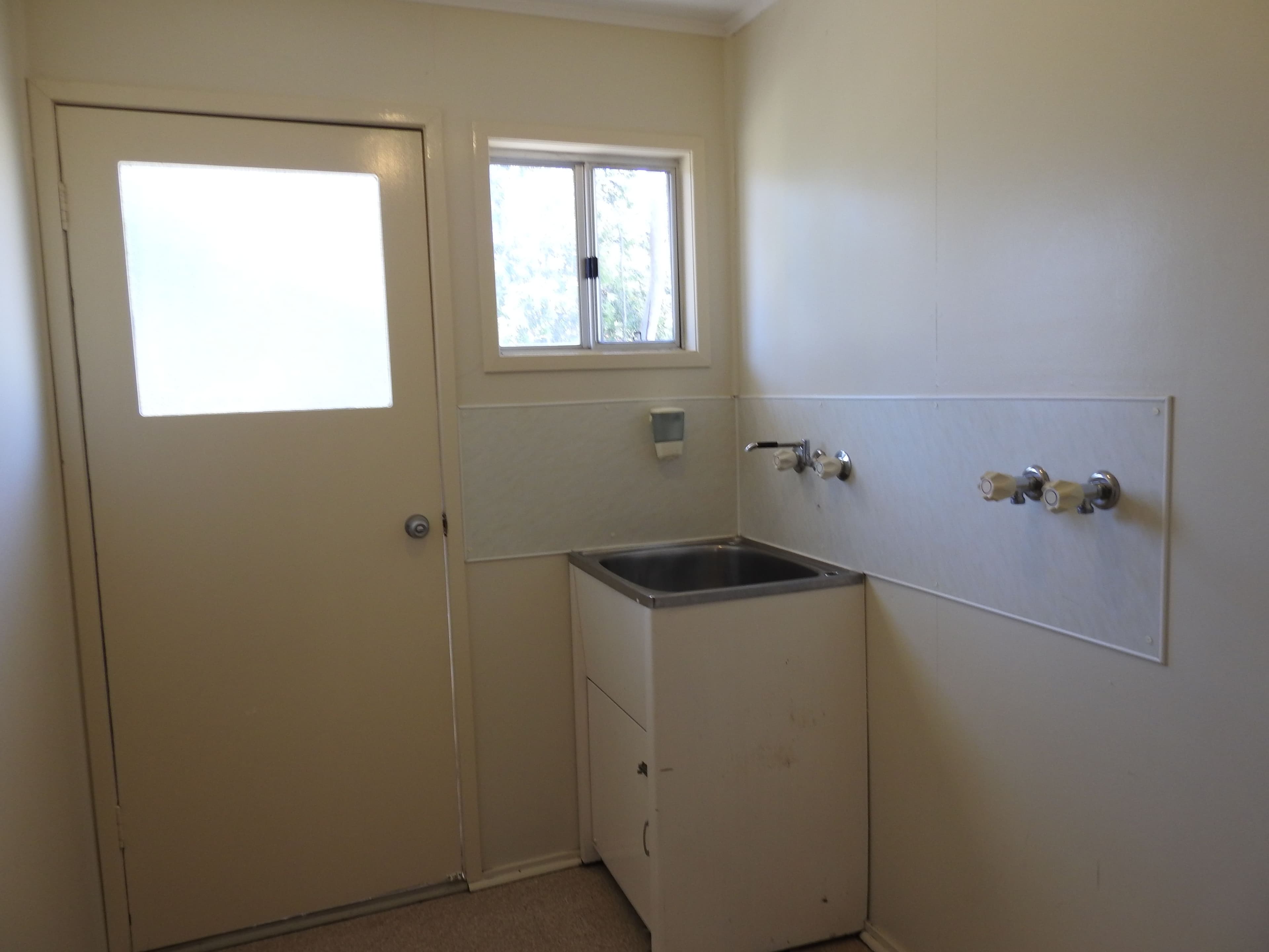 27 Cypress Street, Barcaldine QLD 4725, Barcaldine - Thumbnail 5