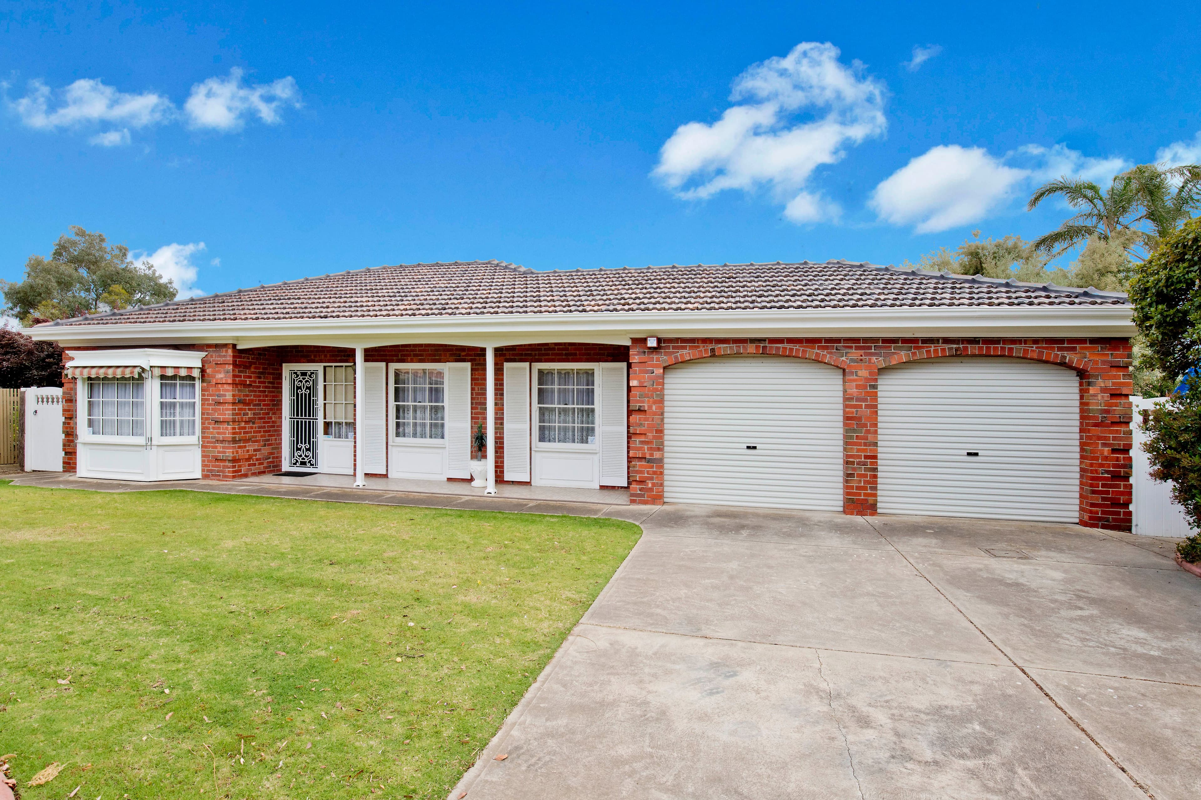 9 Laver Crescent, West Lakes Shore SA 5020, West Lakes Shore - Image 1